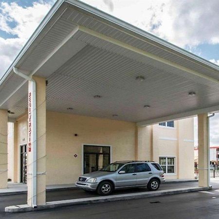 Quality Inn Селебрейшн Экстерьер фото