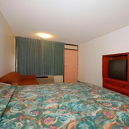 Quality Inn Селебрейшн Экстерьер фото