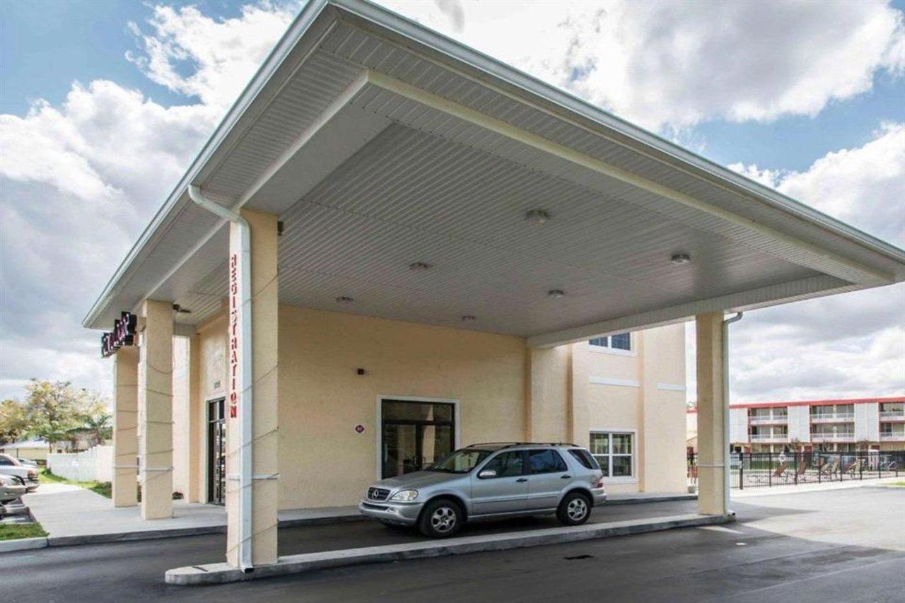 Quality Inn Селебрейшн Экстерьер фото