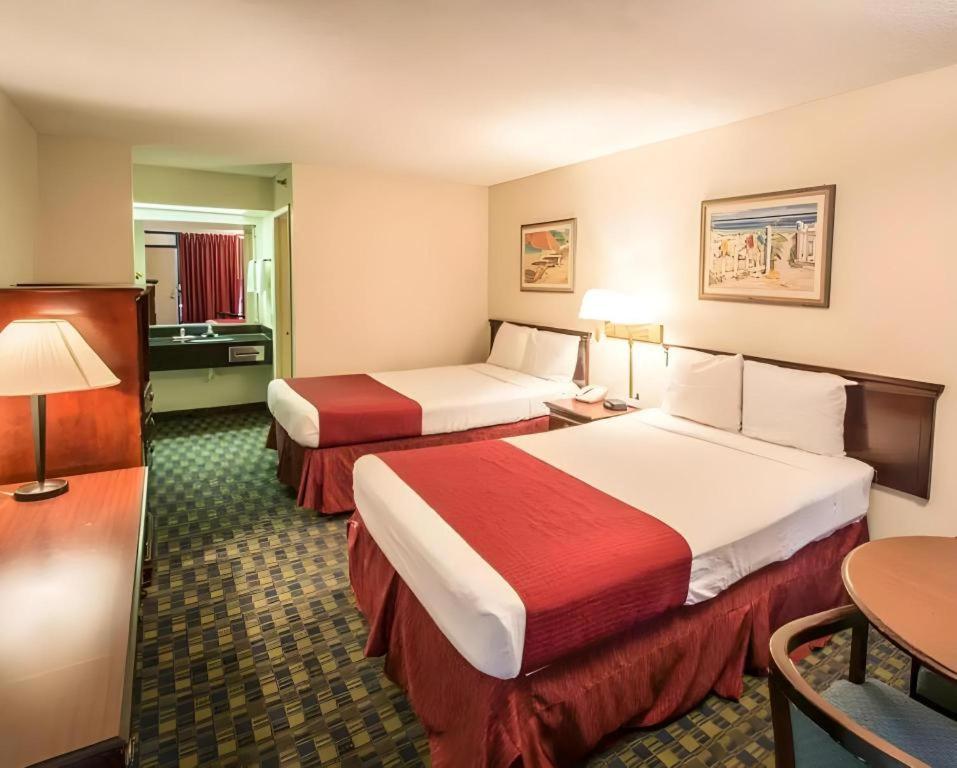 Quality Inn Селебрейшн Экстерьер фото