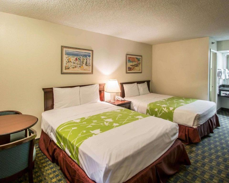 Quality Inn Селебрейшн Экстерьер фото