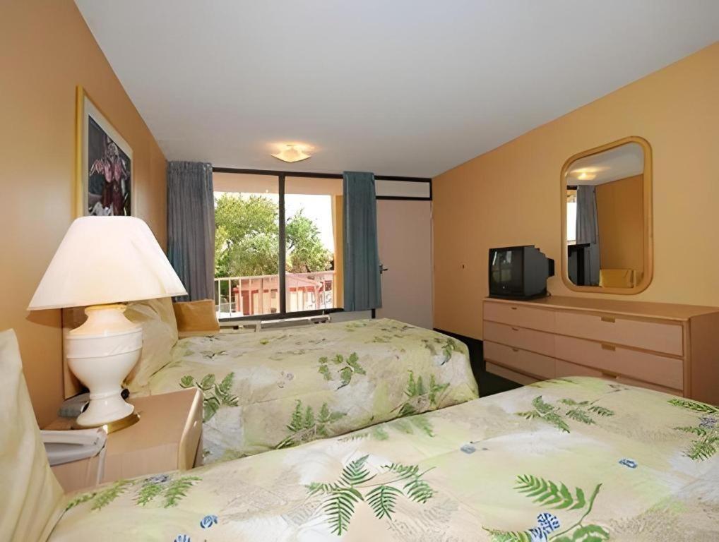 Quality Inn Селебрейшн Экстерьер фото