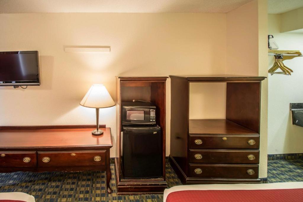 Quality Inn Селебрейшн Экстерьер фото