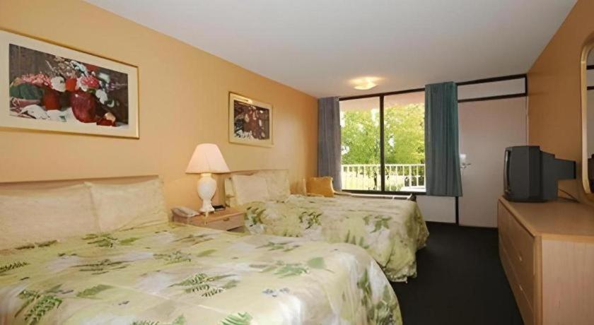 Quality Inn Селебрейшн Экстерьер фото