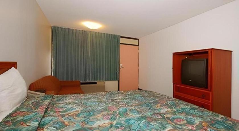 Quality Inn Селебрейшн Экстерьер фото