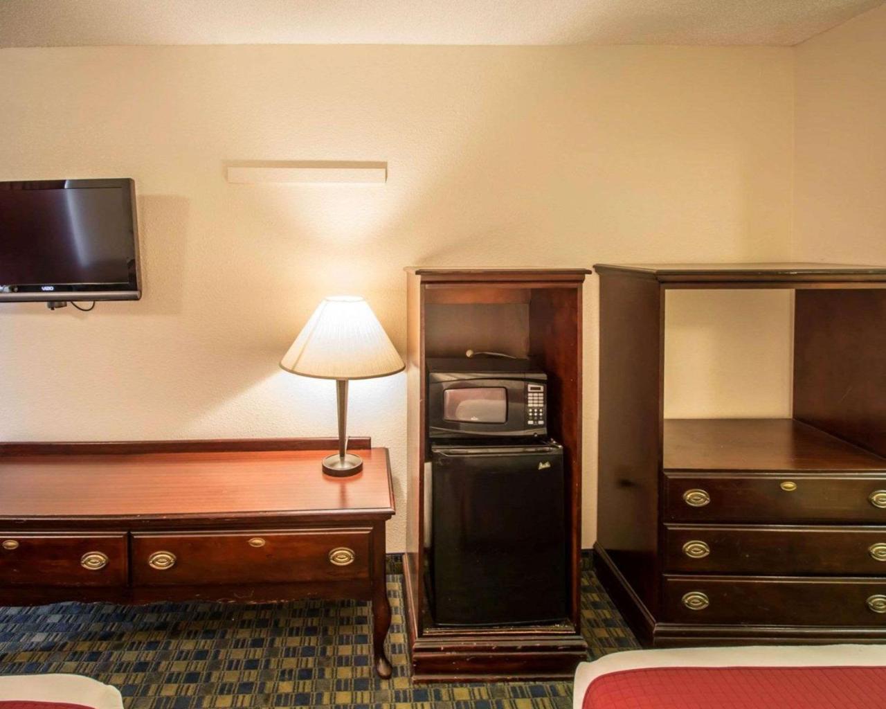 Quality Inn Селебрейшн Экстерьер фото